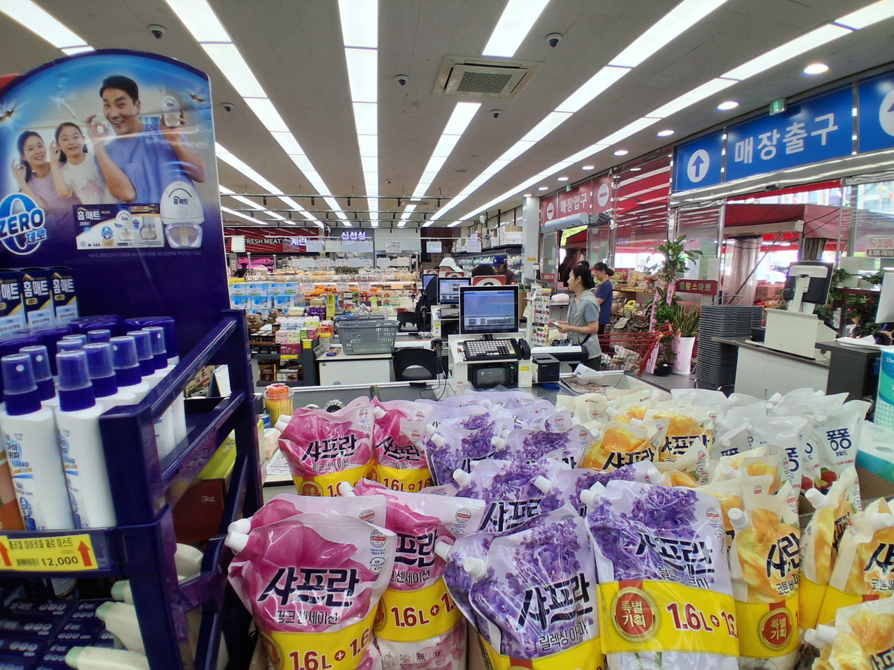마트 계산대·출구